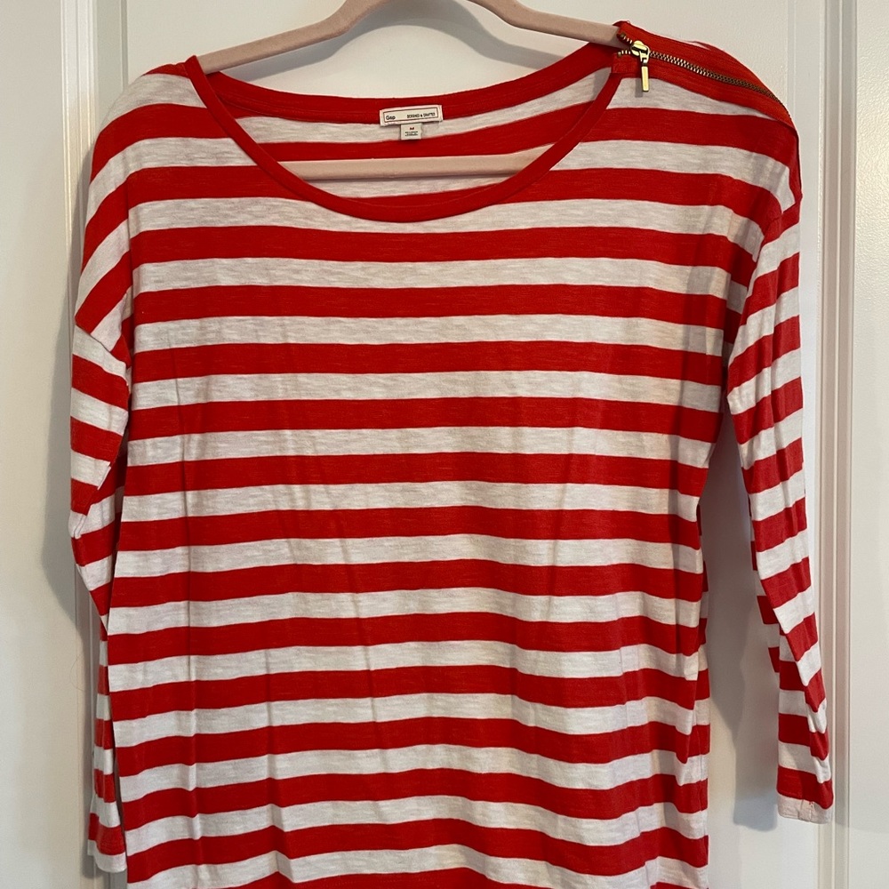 3/4 sleeve burnt orange and white top